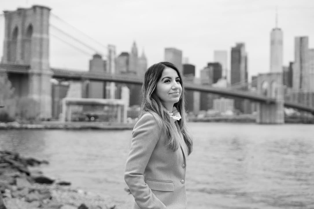 Dr. Lyssett Martínez by the Brooklyn Bridge, in black and white